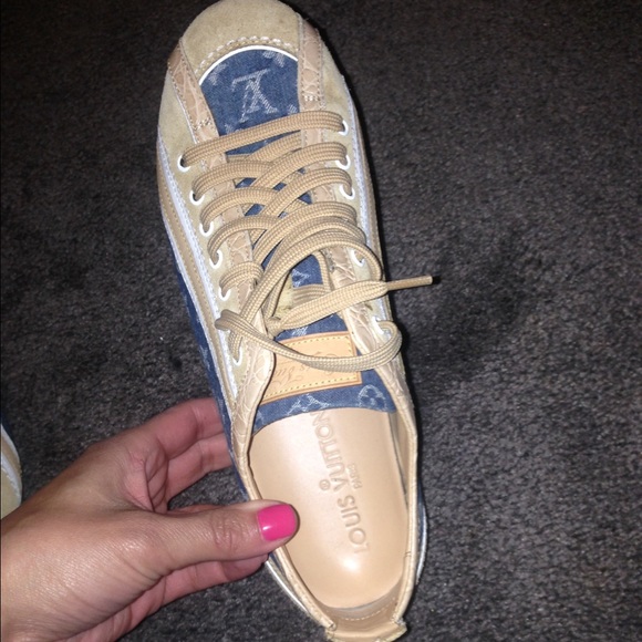 LV sneakers Louis Vuitton size 7 ,great condition - Picture 1 of 3