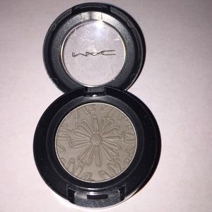 💯 AUTHENTIC MAC Limited Edition EYESHADOW