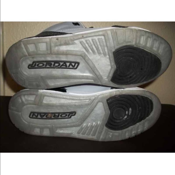 Wolf Grey 3s - Picture 3 of 4