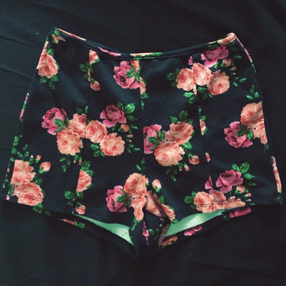 PACSUN High-Waisted Floral Print Shorts - Picture 1 of 3