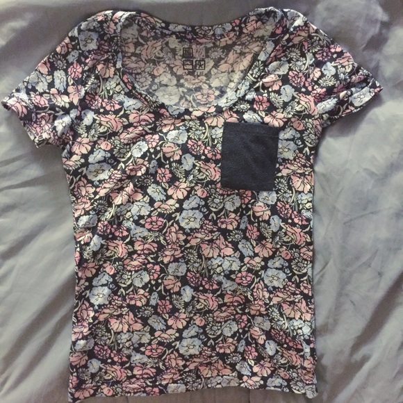 NOLLIE Floral Scoop-Neck Pocket Tee - Picture 1 of 4