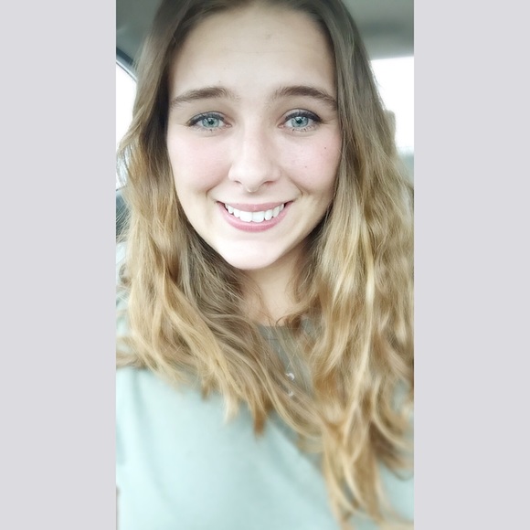 Meet your Posher, Abigail - Picture 1 of 1