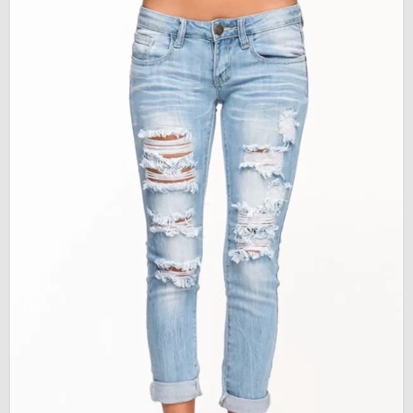 Shredded Light Wash Capris