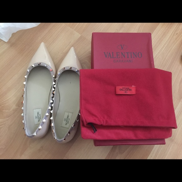 New Valentino rockstud flat shoes nude size 8.5