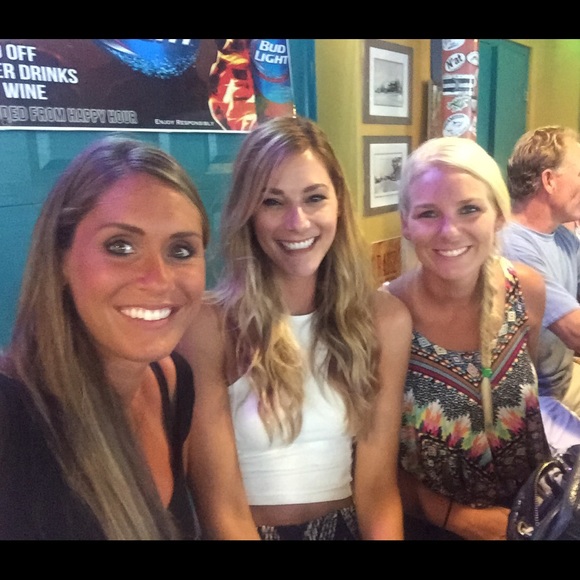 Meet your Posher, Amanda - Picture 3 of 4