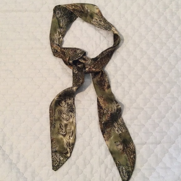Neutral green/brown thin scarf