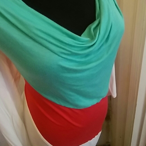 Plus size Color block Top - Picture 3 of 4