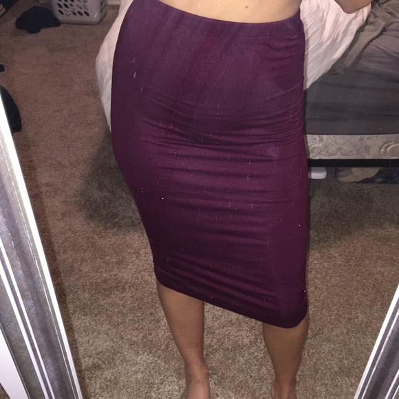 Burgundy high-rise skirt - Picture 4 of 4