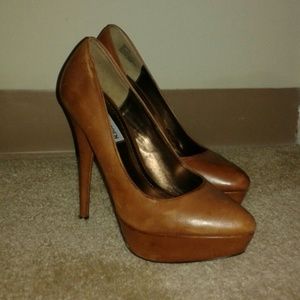 Cognac Steve Madden Platform Pumps