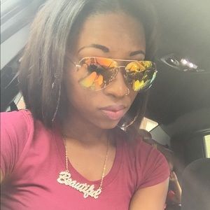 Meet your Posher, Monique