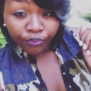 Meet your Posher, Lenora