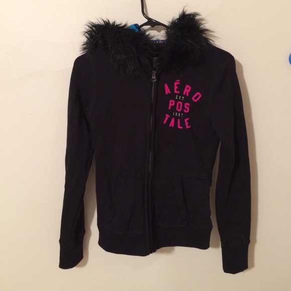 black Aeropostale jacket with fur hoodie