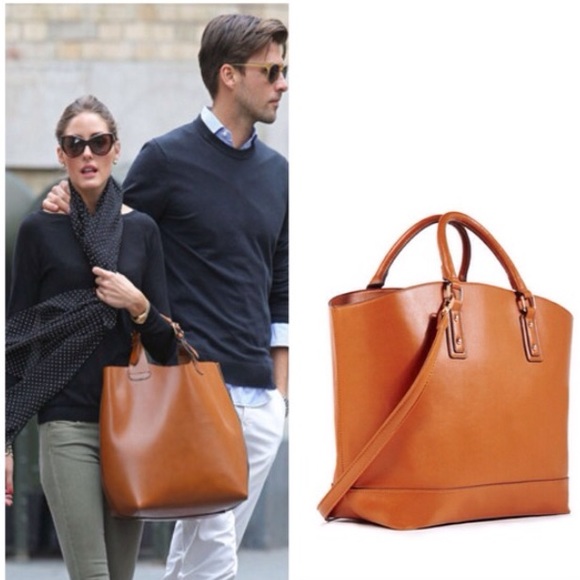 SOLD IN BUNDLE🎉PM EDITOR PICK!🎉Celeb-Fav Handbag - Picture 2 of 4