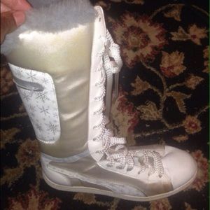 Pumas high top sneakers