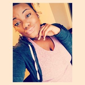 Meet your Posher, Leona