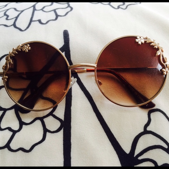 Also floral round sunglasses