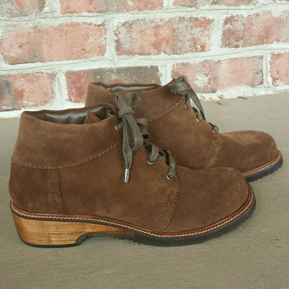 SOLD!!!  Earth 'Magnolia' Wood Heel Boots