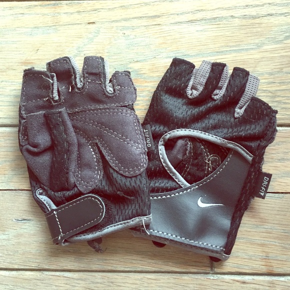 Nike Dri-Fit Workout Gloves