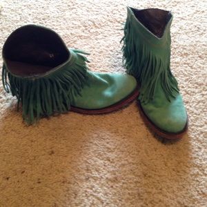 Gorgeous Turquoise liberty black short boots