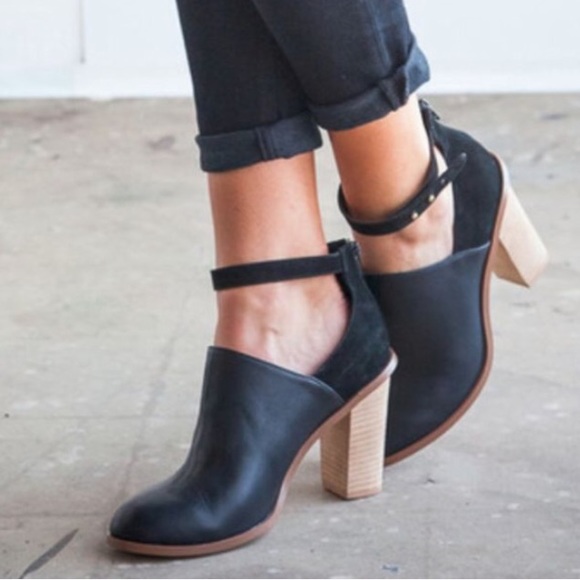 SHOEMINT // Black heel booties