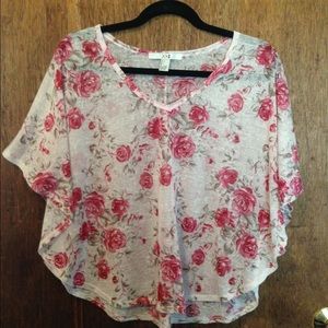 Adorable floral top 🌸🌸