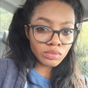 Meet your Posher, Alexus