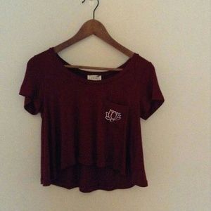 cropped flowy maroon pocket t (NWOT)