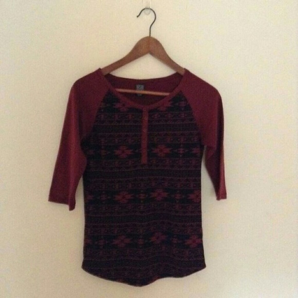 maroon & black tribal print 3/4 sleeve t