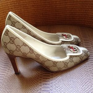 Gucci Classic Monogrammed Pumps pristine