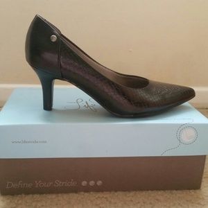 Size 9 W short heeled pump. Faux croc print