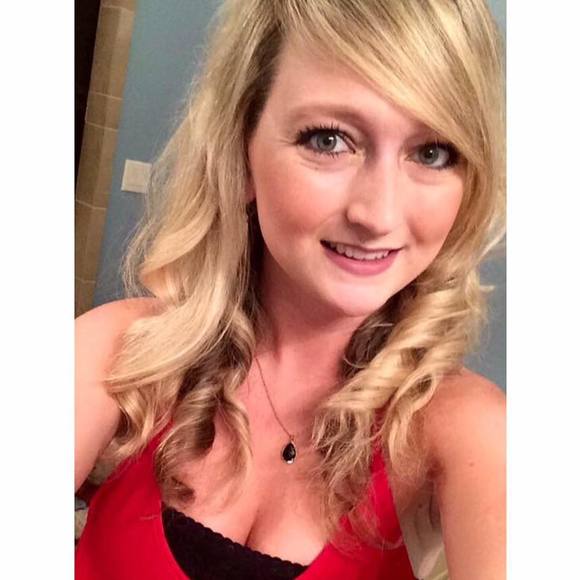 Meet your Posher, Caitlin - Picture 1 of 1