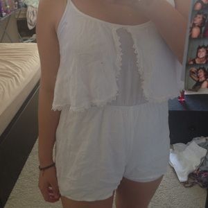 LA HEARTS WHITE ROMPER WITH CUTOUT BACK SIZE MED.