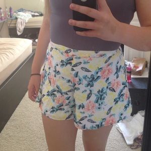 LA HEARTS FLORAL PATTERN HIGH WAISTED SHORTS