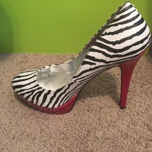 jlo platform pumps