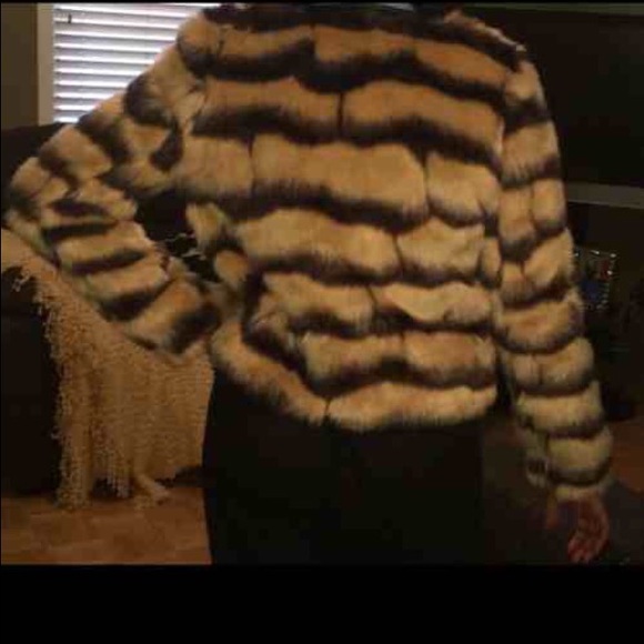Forever 21 faux fur jacket - Picture 2 of 2