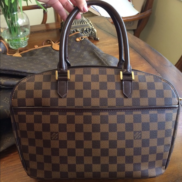 louis vuitton sarria horizontal .
