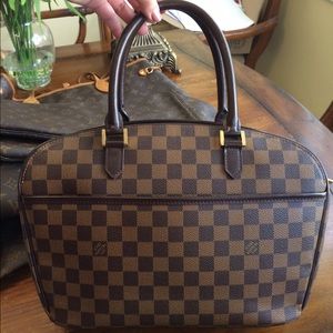 louis vuitton sarria horizontal .