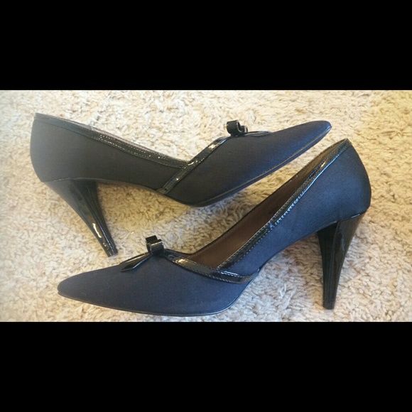 Tahari Alexa Pumps - New!