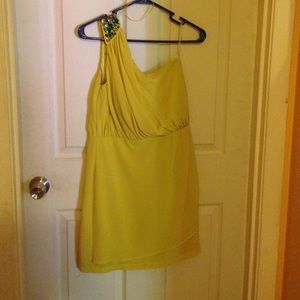 One shoulder yellow dress
