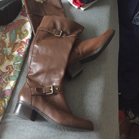 Tall chestnut boots perfect for fall