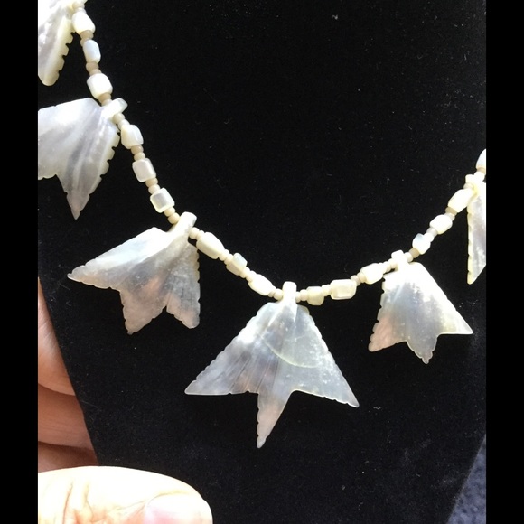 Vintage MOTHER OF PEARL DELICATE carved necklace - Picture 2 of 4