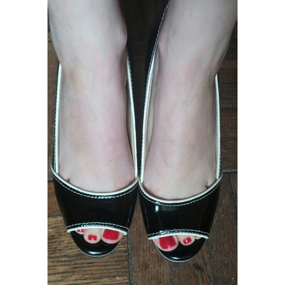 🚫SOLD🚫Black Patent Leather Peep Toe Wedges - Picture 2 of 4