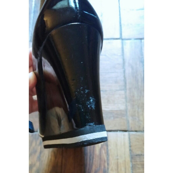 🚫SOLD🚫Black Patent Leather Peep Toe Wedges - Picture 4 of 4