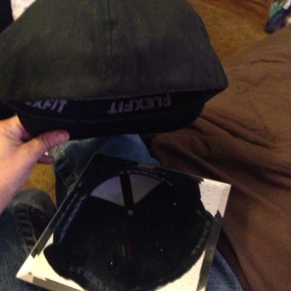 Hat - Picture 2 of 3