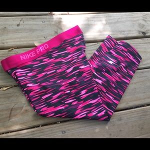 NWOT Nike PRO MEDIUM Compression capri pants
