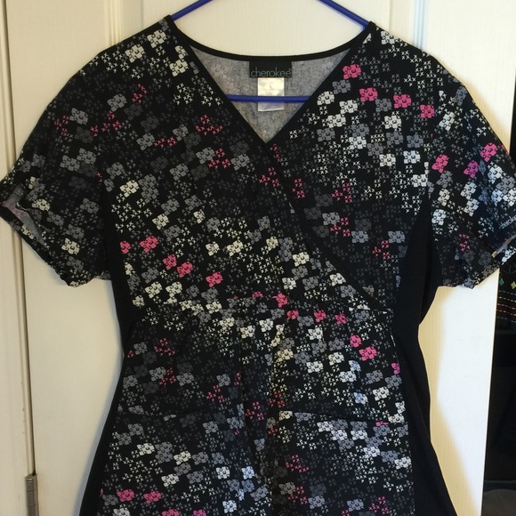 Cherokee Scrub Top
