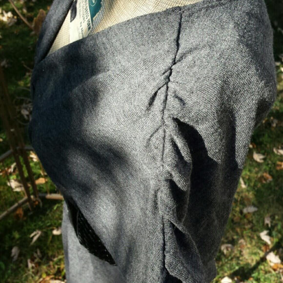 SOLD Gray Dress w/Belt Design - Picture 3 of 4