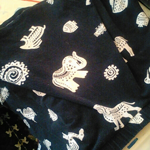 Forever 21 black and white aztec skirt - Picture 2 of 3
