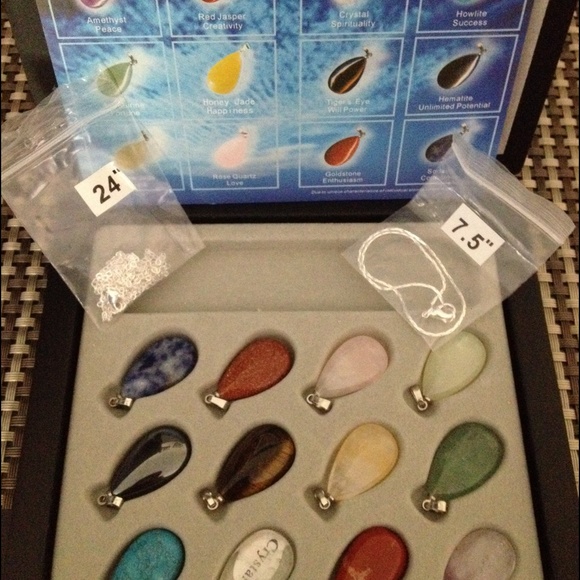 Assorted gemstones w/ necklace and bracelet