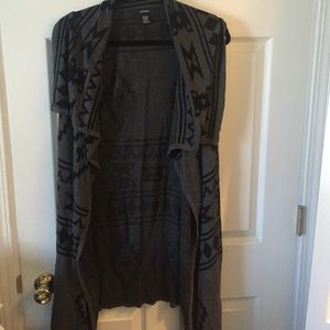 Gray aztec print sleeves sweater